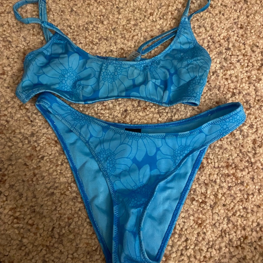 Blue floral triangl